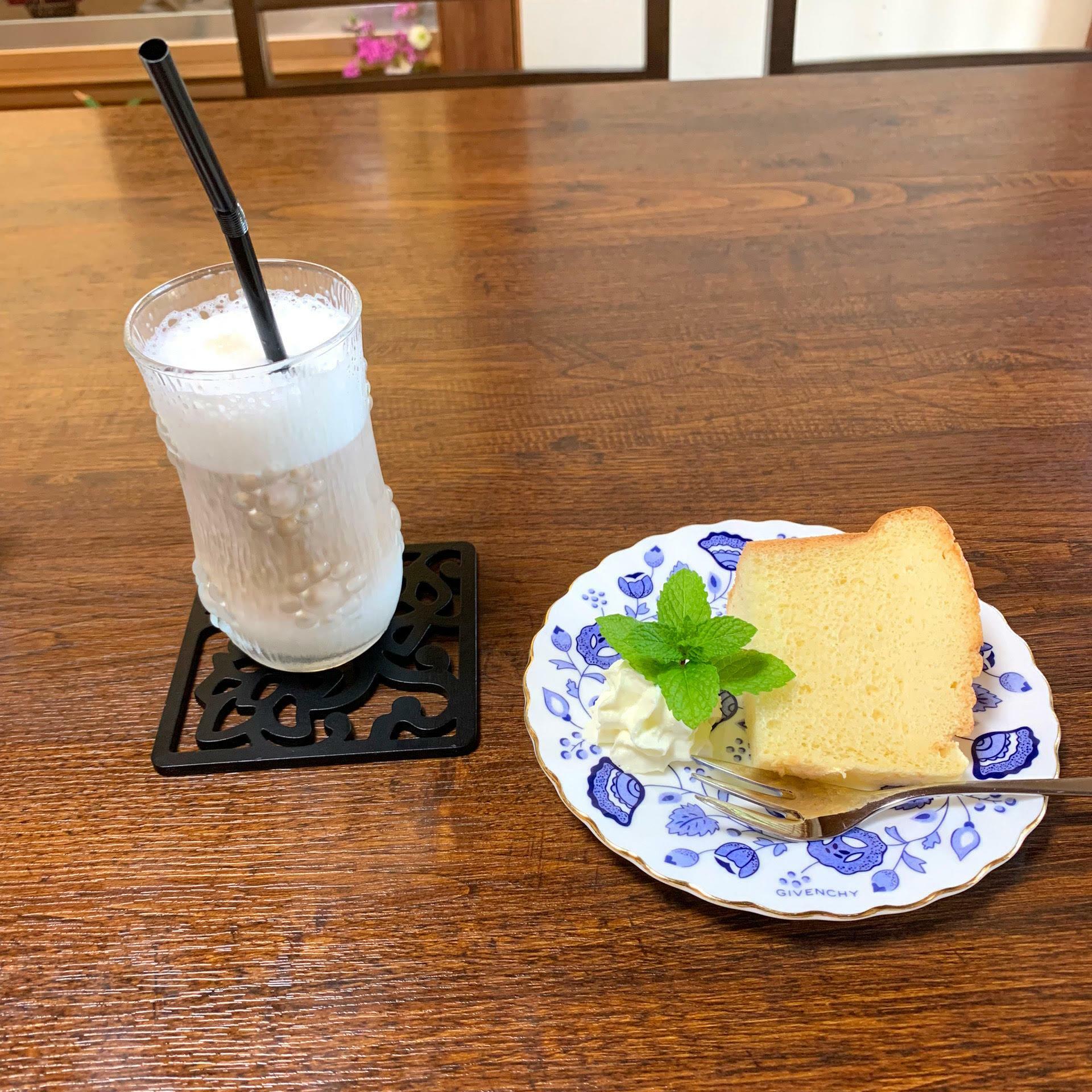 手作りシフォンケーキが付いてきて600円は安いです。また驚くほどに柔らかいシフォンケーキはとても美味しかったです。