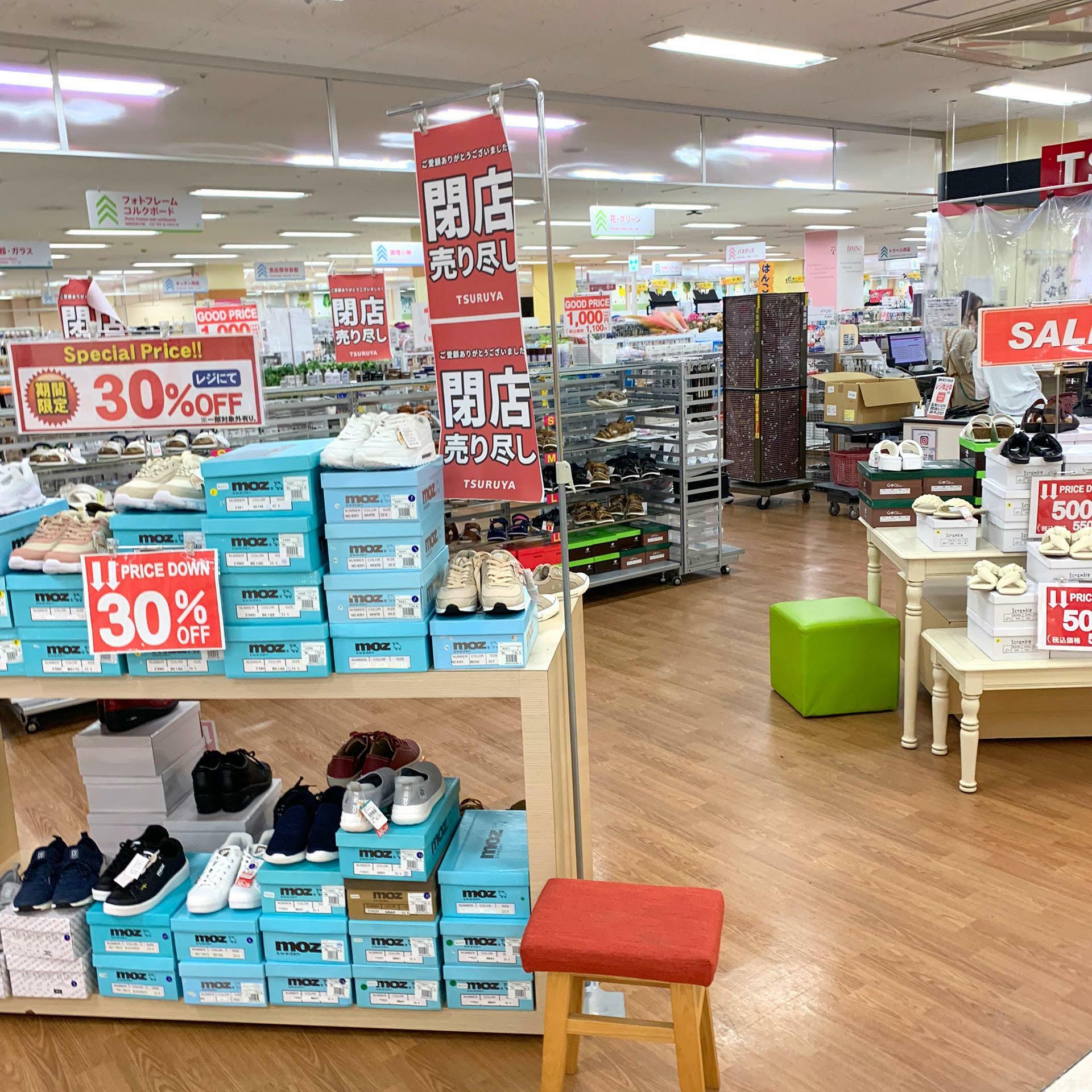 TSURUYAの店舗内にも閉店を告げる張り紙が貼られていました。