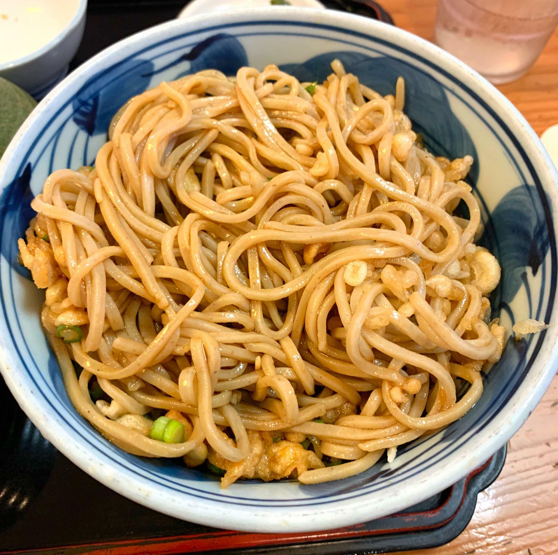 数分食べ進んでまだこの量。お蕎麦はもちろん美味しかったですし、満足感もたっぷりです。ご馳走でした。