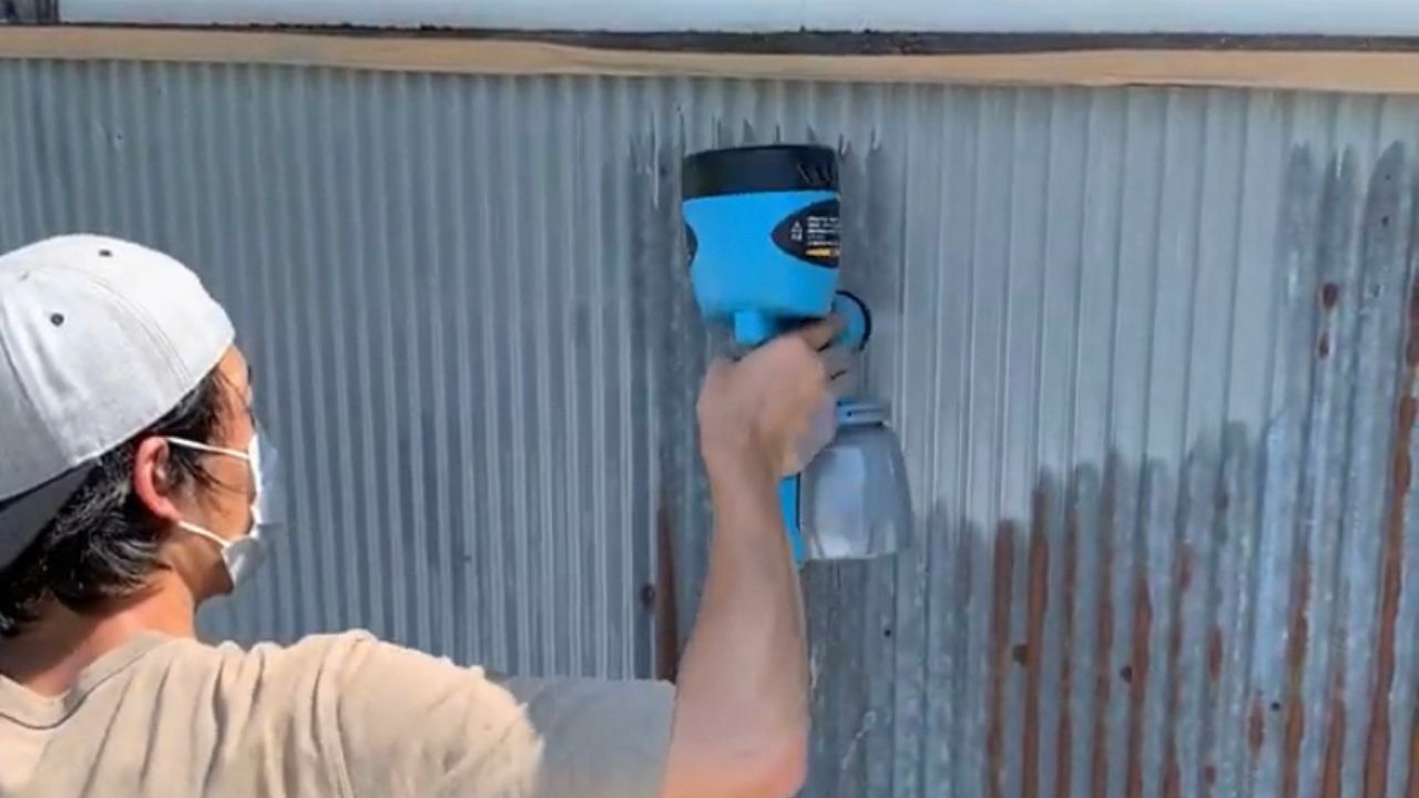 ペンキ屋くんを使ってトタン塀の塗装