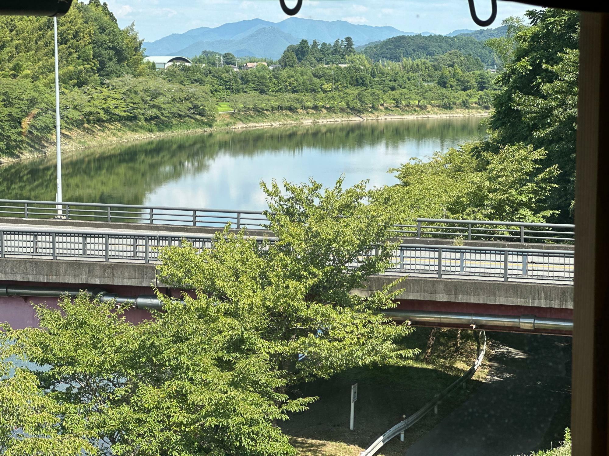 寝室からの素敵な眺望 春には桜が満開