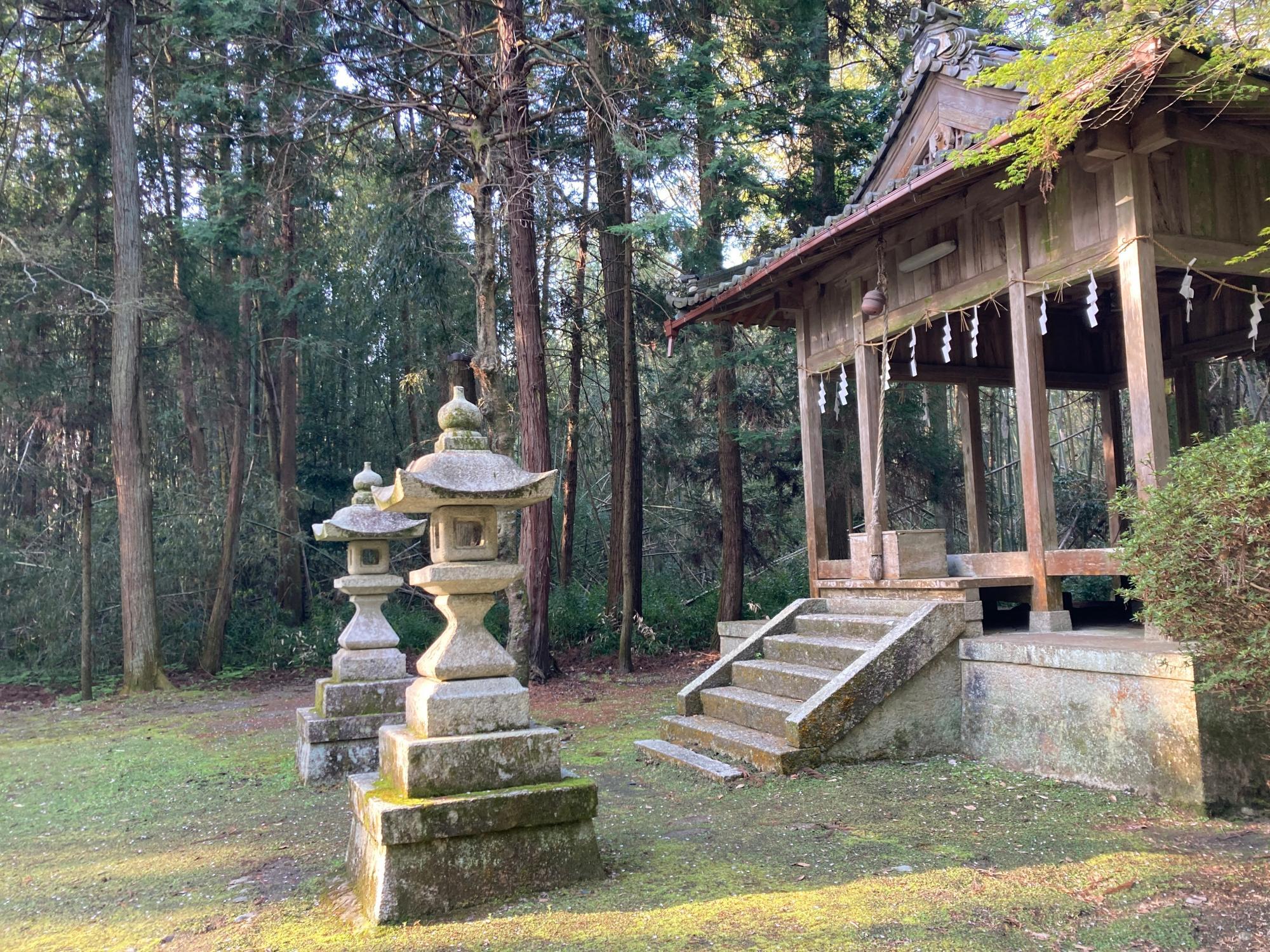 目で見る湖東の１００年 彦根市・八日市市・近江八幡市・犬上郡・愛知郡・神崎  /郷土出版社/渡辺守順（大型本） 目で見る湖東の100年 彦根市・八日市市・近江八幡市・犬上郡・