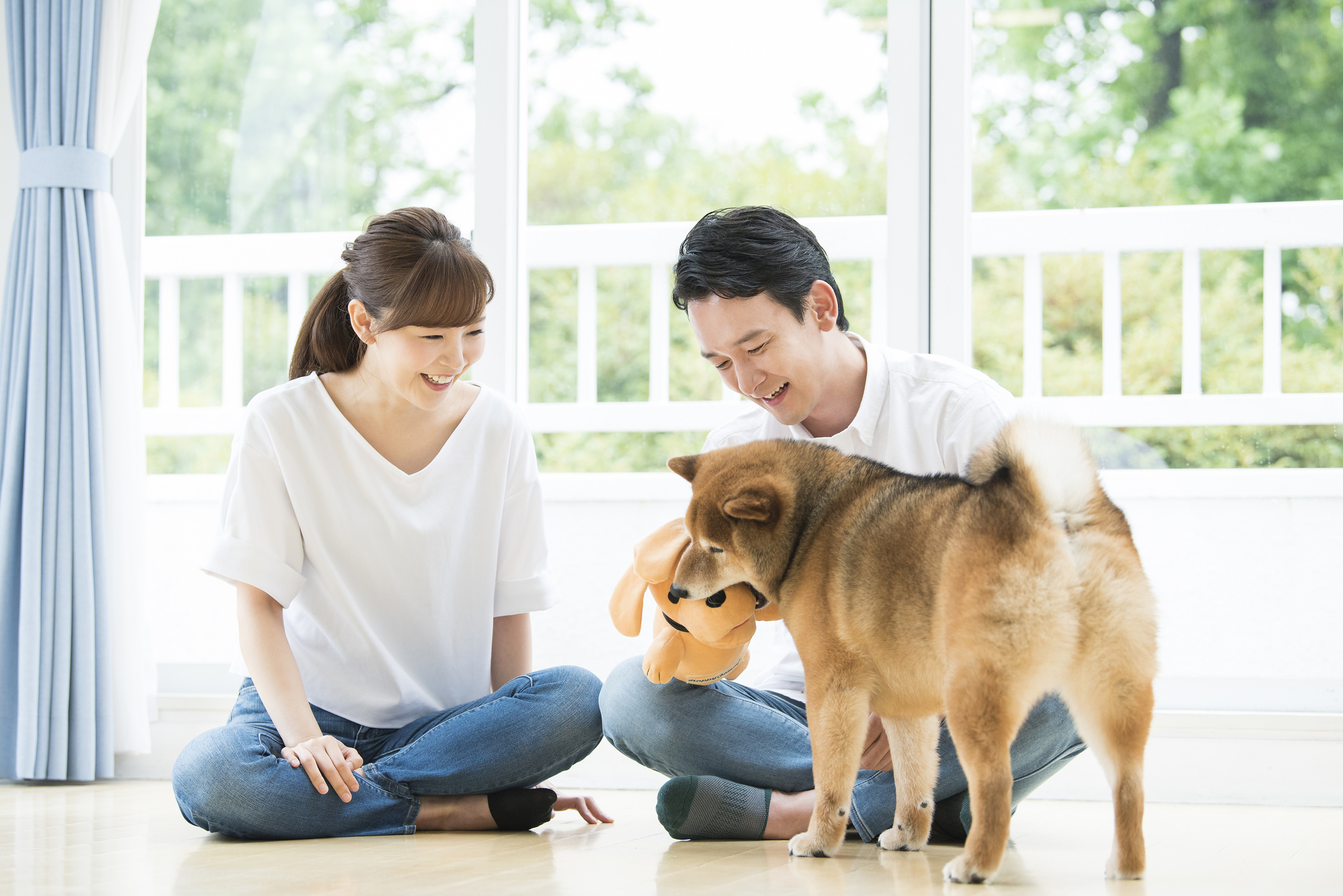 興奮するとおもちゃを振り回す子は沢山います