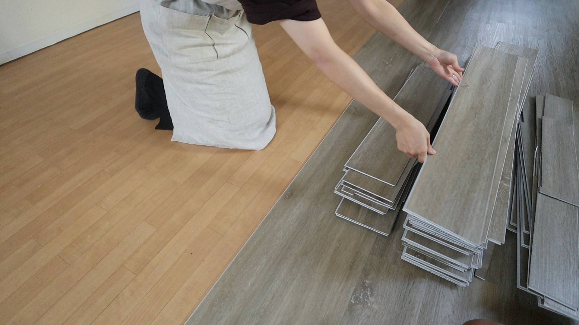 フロアタイル(はめ込み式) 受け渡し決まりました