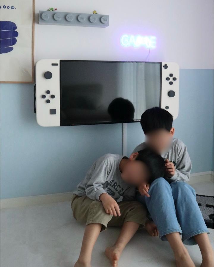 任天堂　switch風　テレビ台 DIY】本物そっくり！？テレビをニンテンドースイッチ風にするDIY