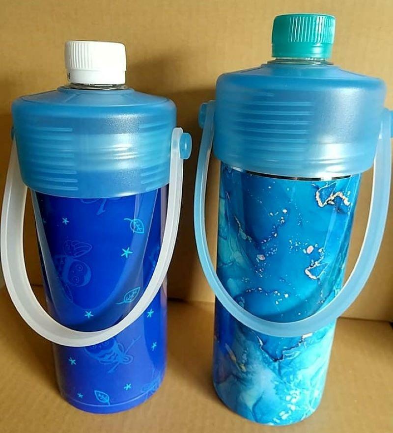 左・500ml、右・600mlを入れた状態（このデザインは現在販売されていません）