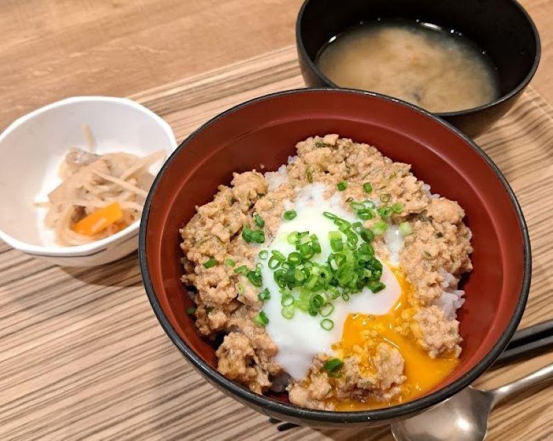 ８８０円の鶏そぼろ丼定食