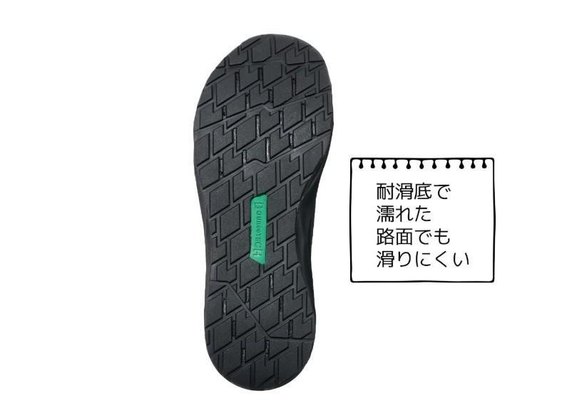 飛ぶように売れてる【ワークマン】5cmも防水が付いてるシューズ