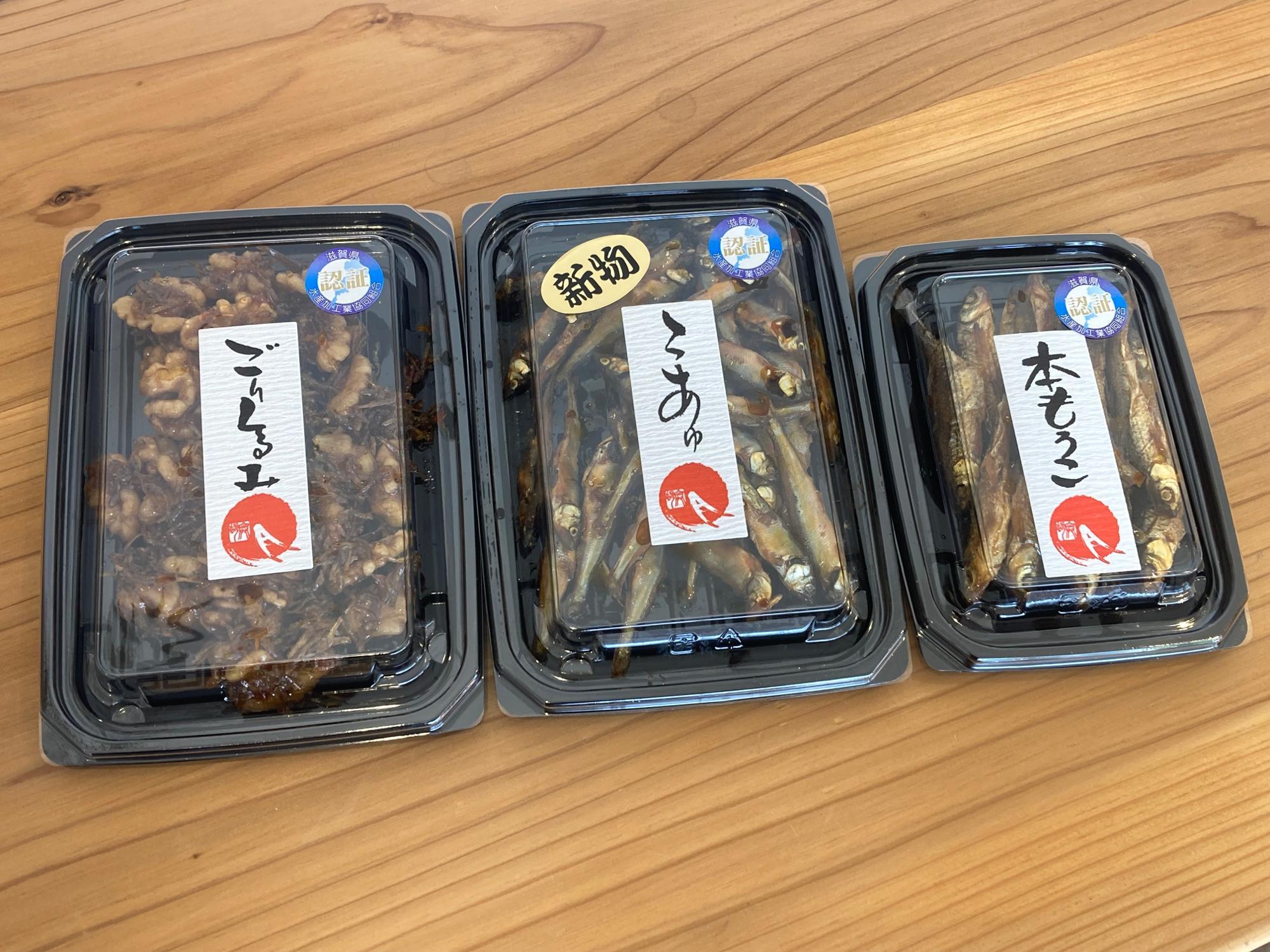 旬の湖魚には「新物」のシールが貼ってあるのでチェックしてみてください