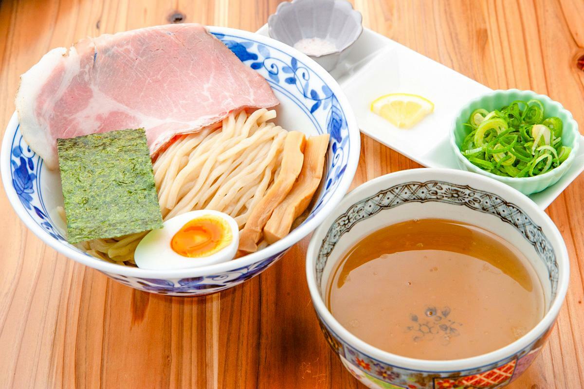 期間限定「黄金出汁つけ麺」1,000円。