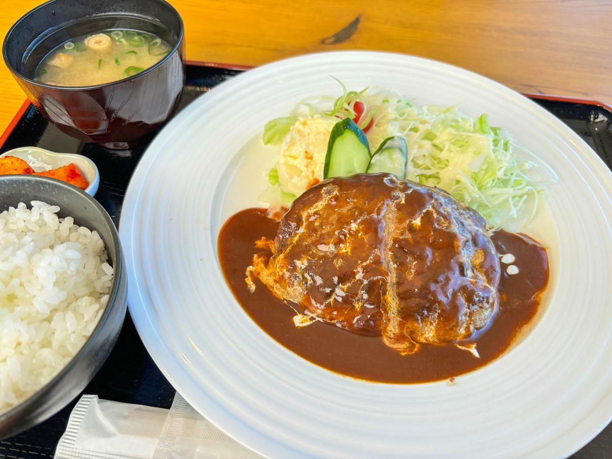 「デミグラスソースハンバーグ定食」1540円