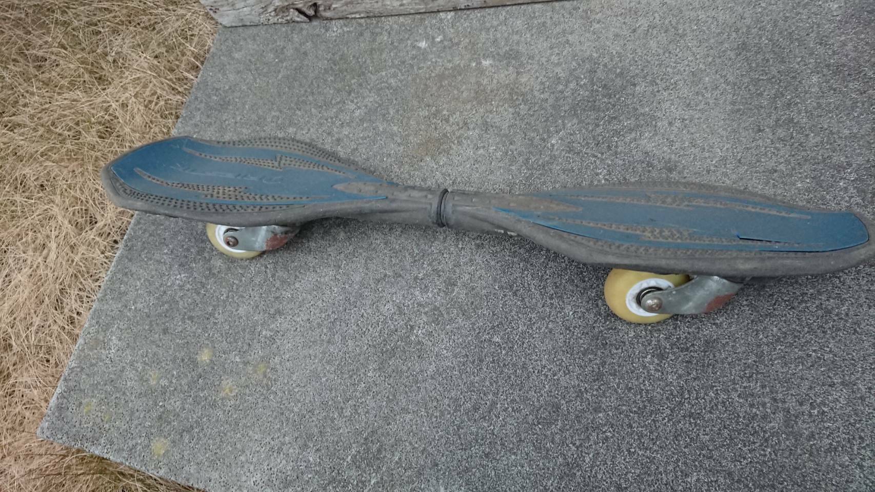 昔ウチの息子が乗っていたリップスティック　これはスケートボードとは区別されています