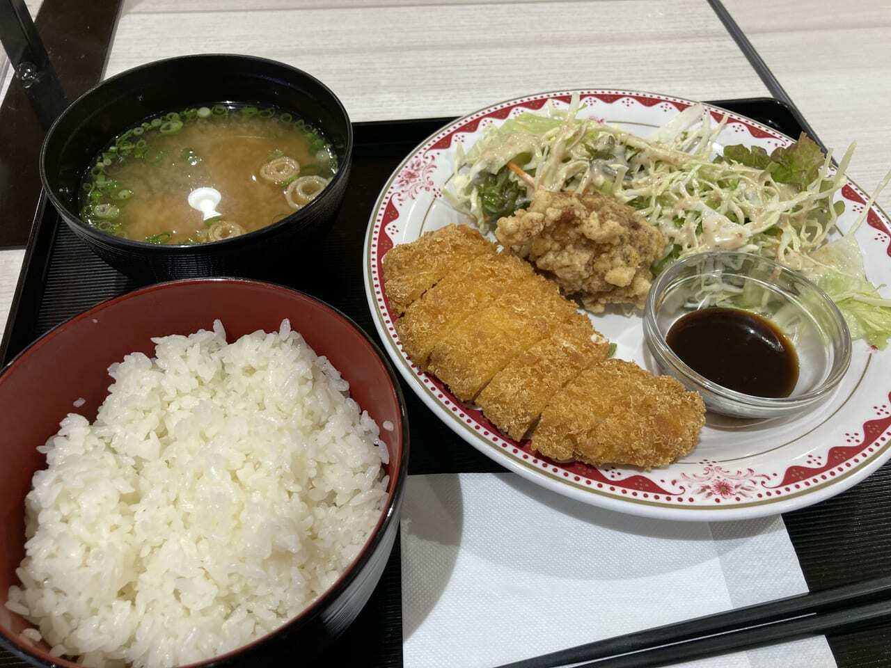 とんかつ定食プラス唐揚げ