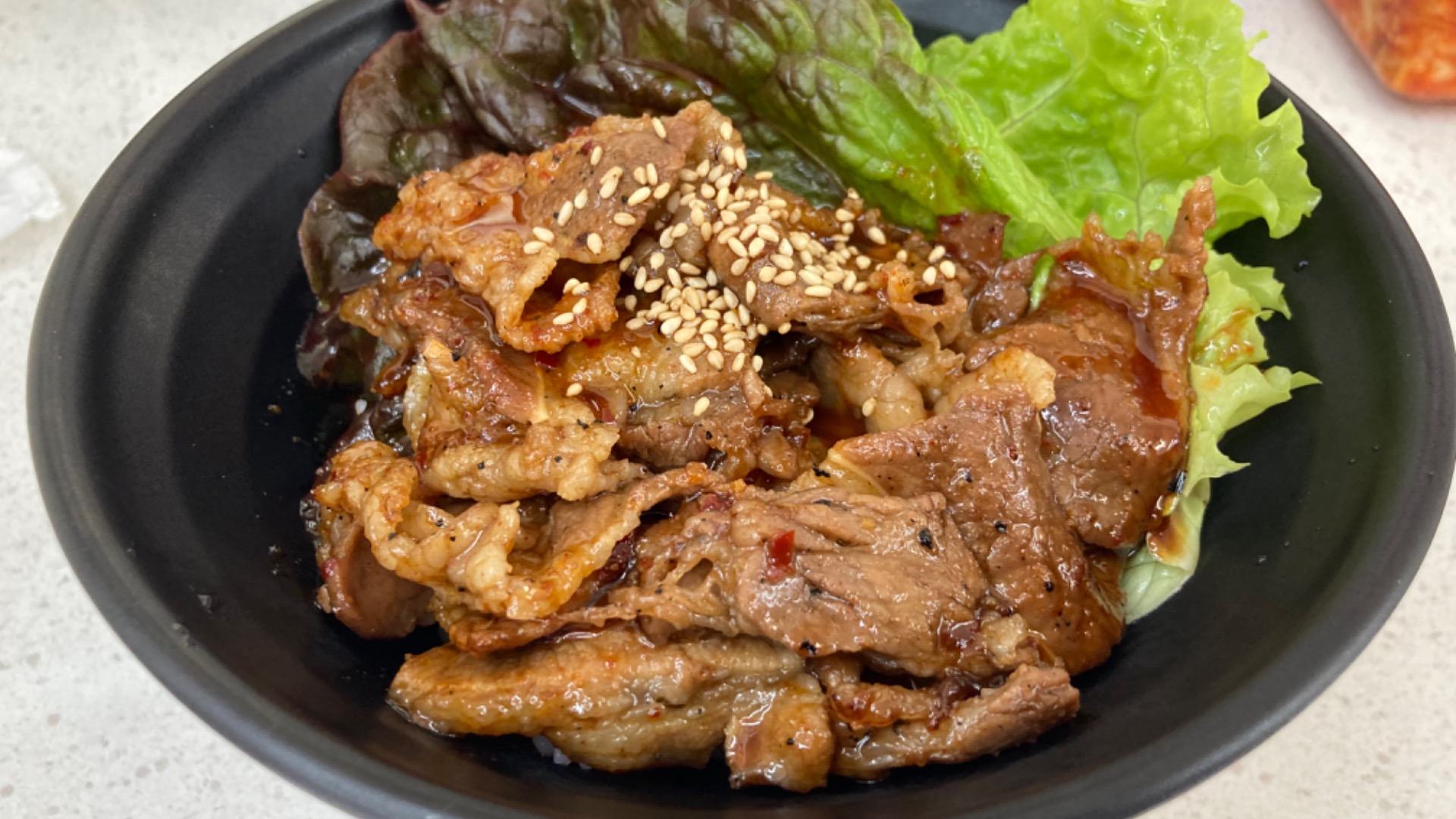 松山市】強火で焼かれたお肉が香ばしい…話題の「カルビ丼あらた