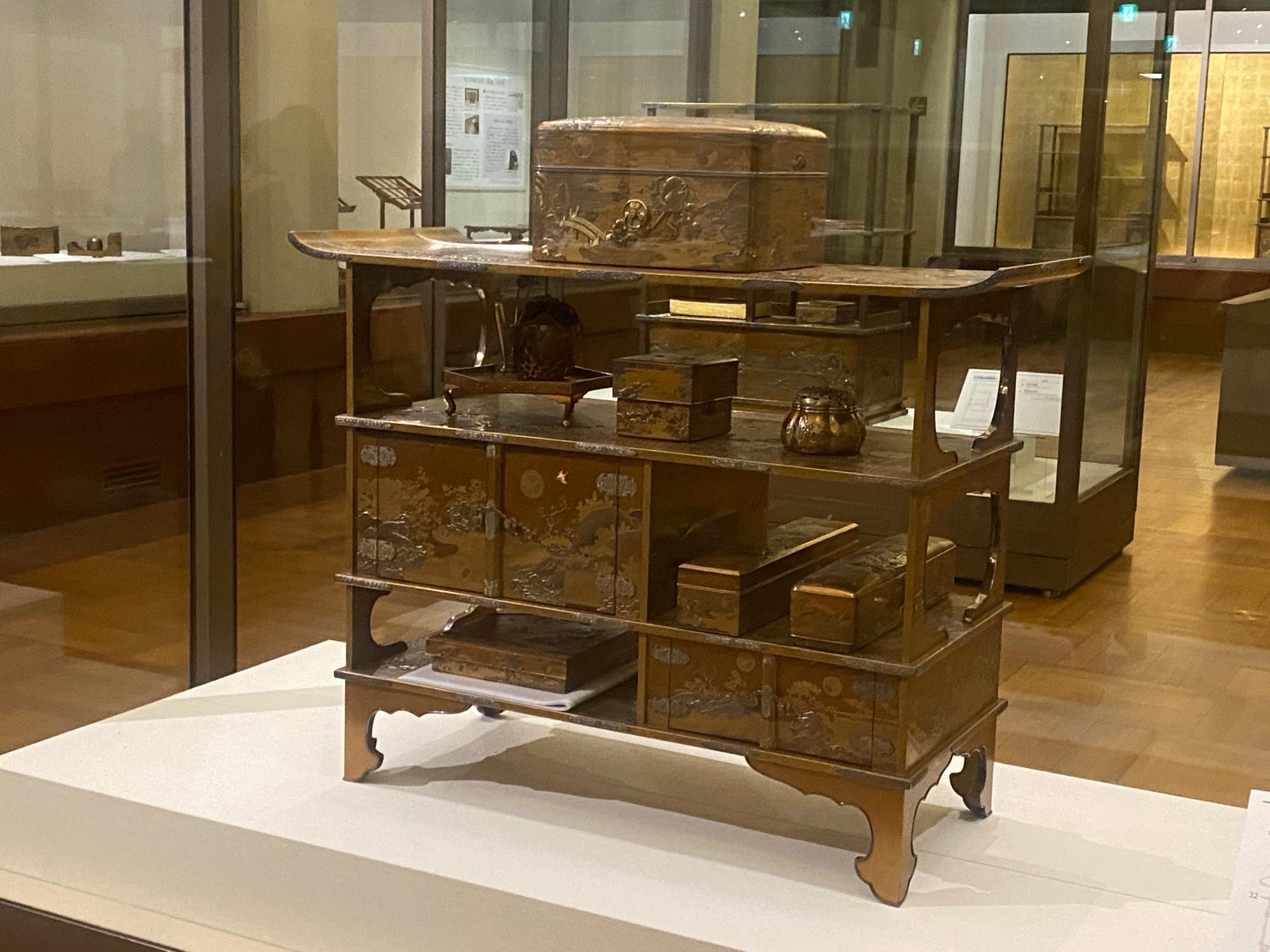 ☆最終値引き【博物館級】大名家伝来品徳川家嫁入り道具梨地高蒔絵葵紋入火鉢 ☆最終値引き【博物館級】大名家伝来品徳川家嫁入り道具梨地高蒔絵