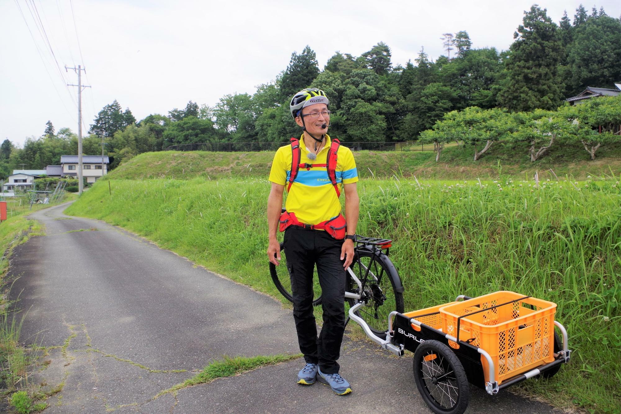 本日のプランに同行してくださる豊丘村観光協会の矢野さん。自転車のメンテナンスも担当する自転車のスペシャリスト