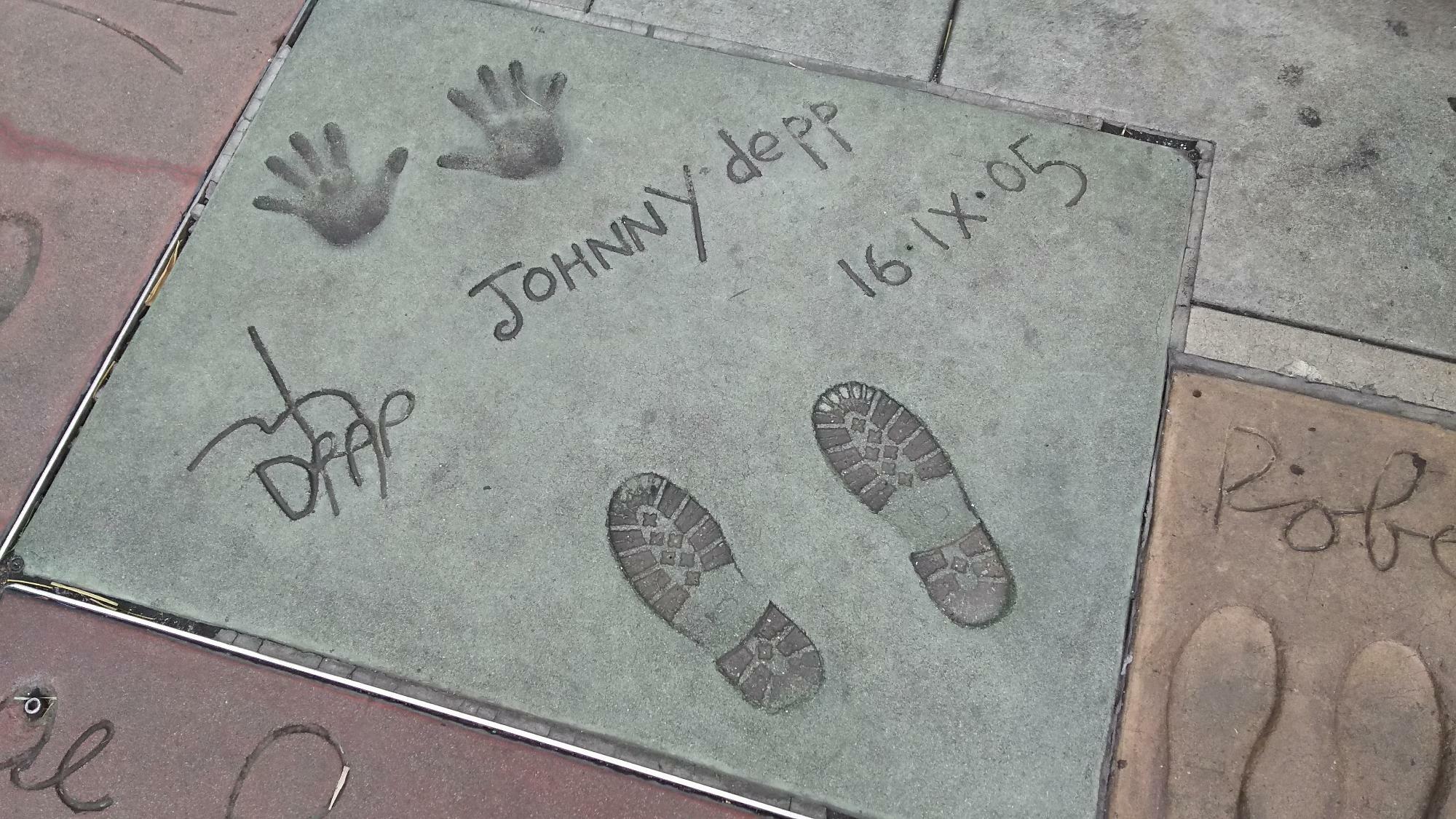 ジョニー・デップさんの手形と足形（2017年　筆者撮影）