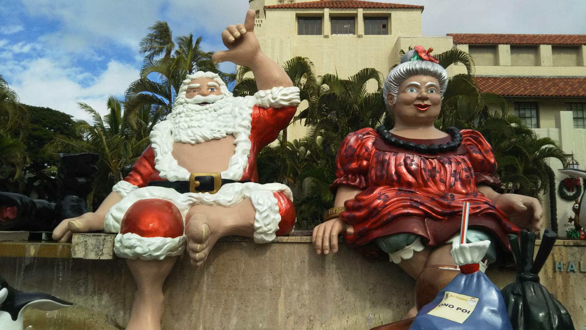 ハワイ州内オアフ島ダウンタウンのホノルル・ハレ（ホノルル市庁舎）では、毎年恒例催事として「ホノルル・シティ・ライツ」を開催。市庁舎内や周辺はクリスマスのデコレーションで飾られる（2018年筆者撮影）。