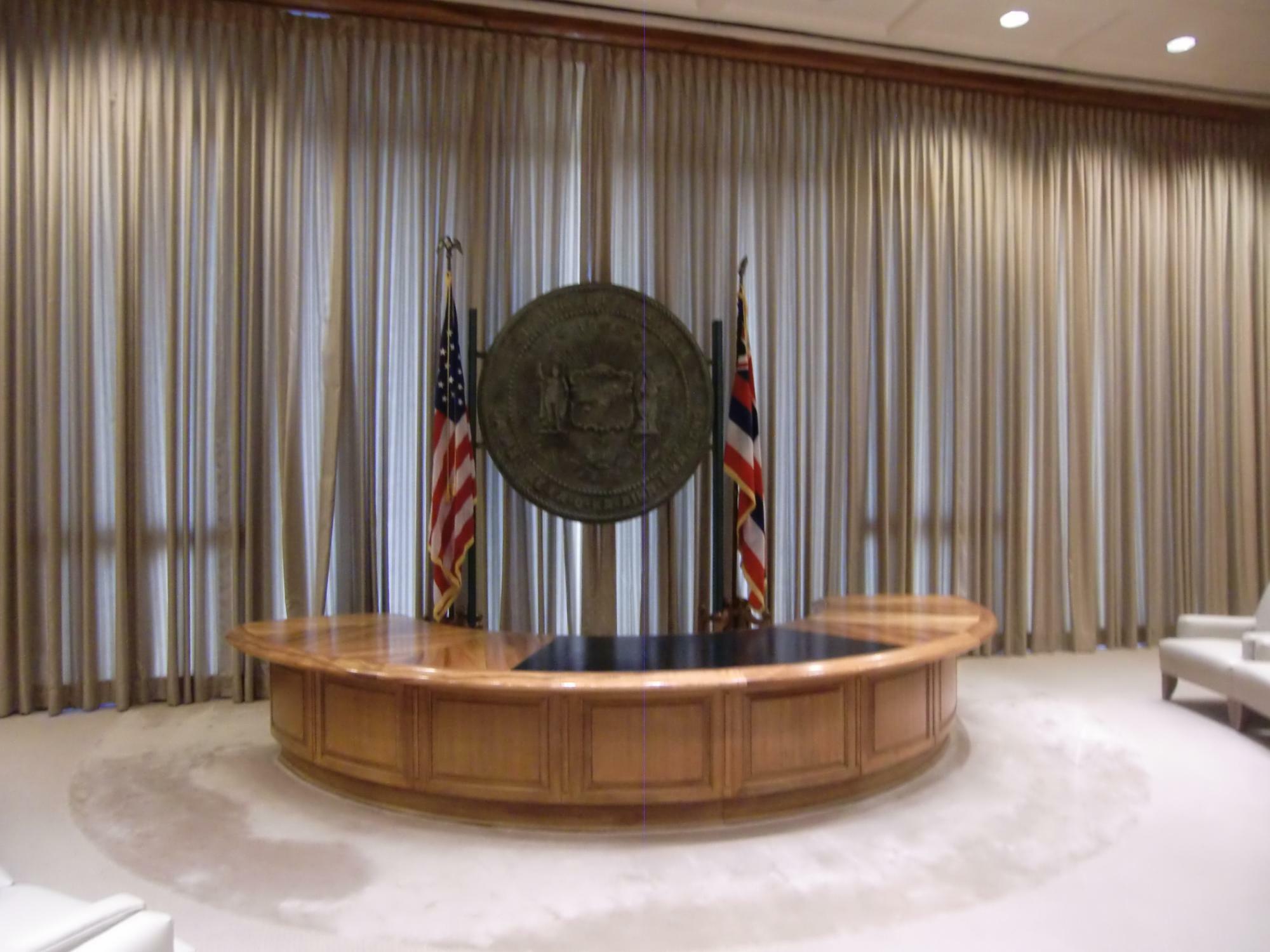 ハワイ州庁舎2階の知事の執務室。日によっては見学も可能であるほか、写真撮影もできる（2014年筆者撮影）。