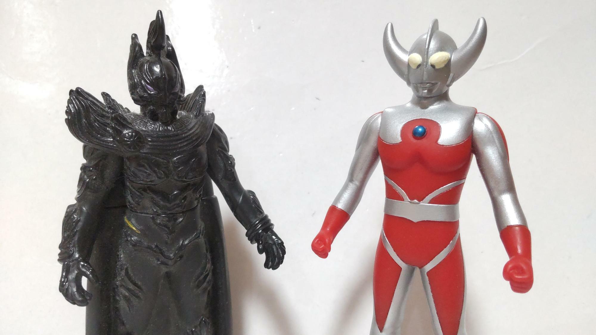 ウルトラマンケンは、戦争の首謀者であるエンペラ星人と対峙する。その圧倒的な力に苦戦を強いられるが、マリーから託された聖剣の力で奮起し、エンペラ星人を退ける。