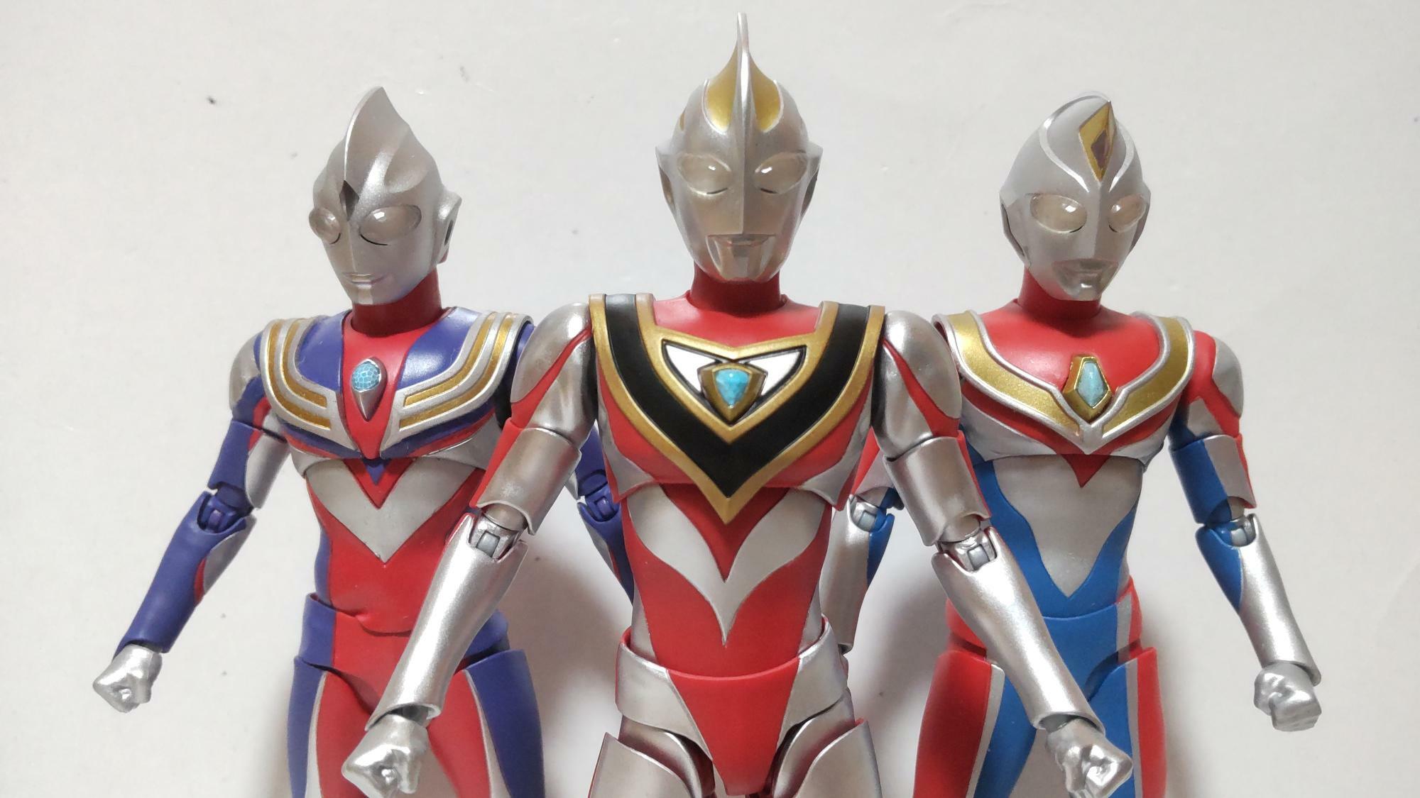 時代が平成へと突入すると、新たなウルトラマンシリーズの放送が開始。その口火を切った『ウルトラマンティガ（1996）』以降、『ダイナ（1997）』、『ガイア（1998）』と続き、平成三部作と呼称される。