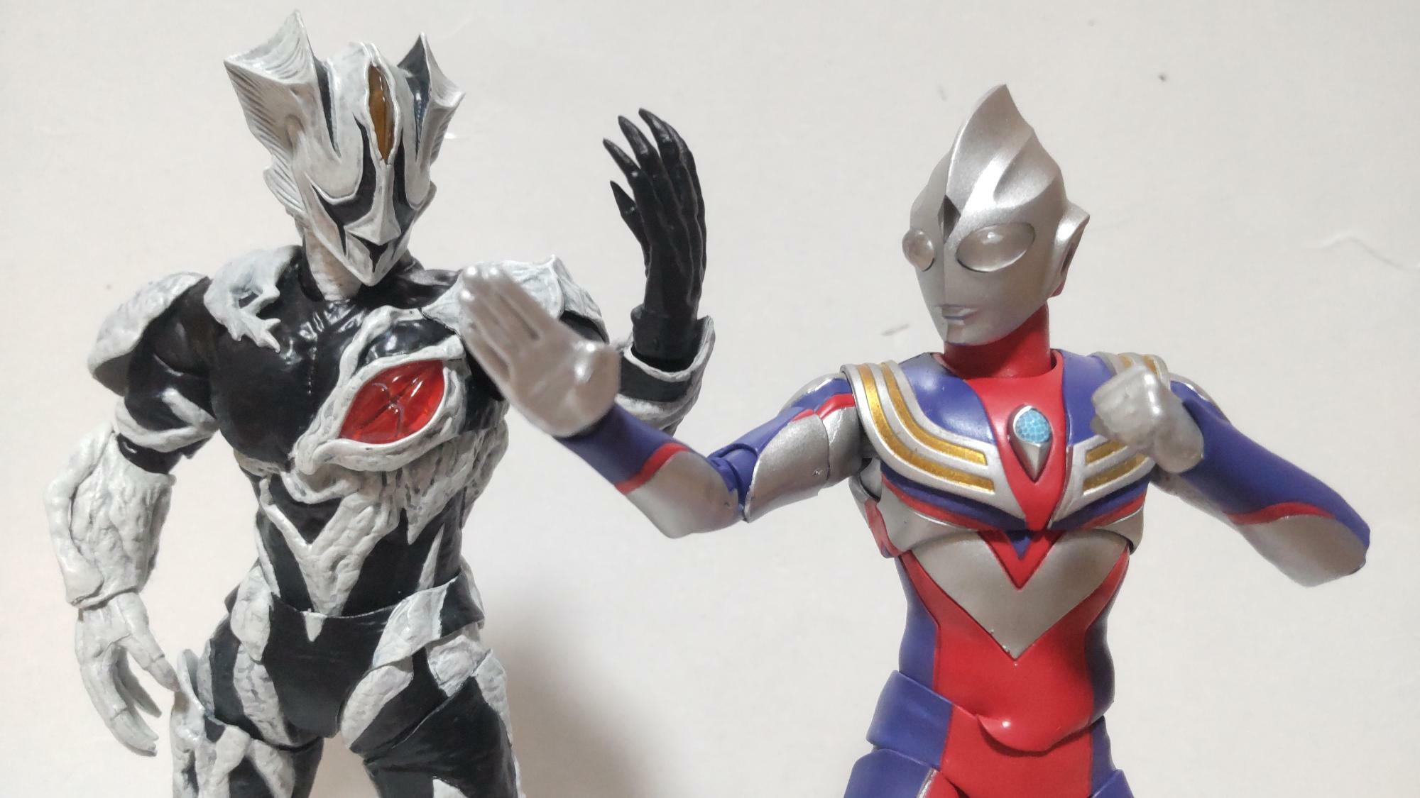 『ウルトラマンティガ（1996）』の物語の特徴は、光（ウルトラマン）と闇（敵勢力）の二大勢力の対決を通じて、勧善懲悪的な物語が展開されていたことにある。人の心を狙う悪魔ともティガは幾度も戦った。