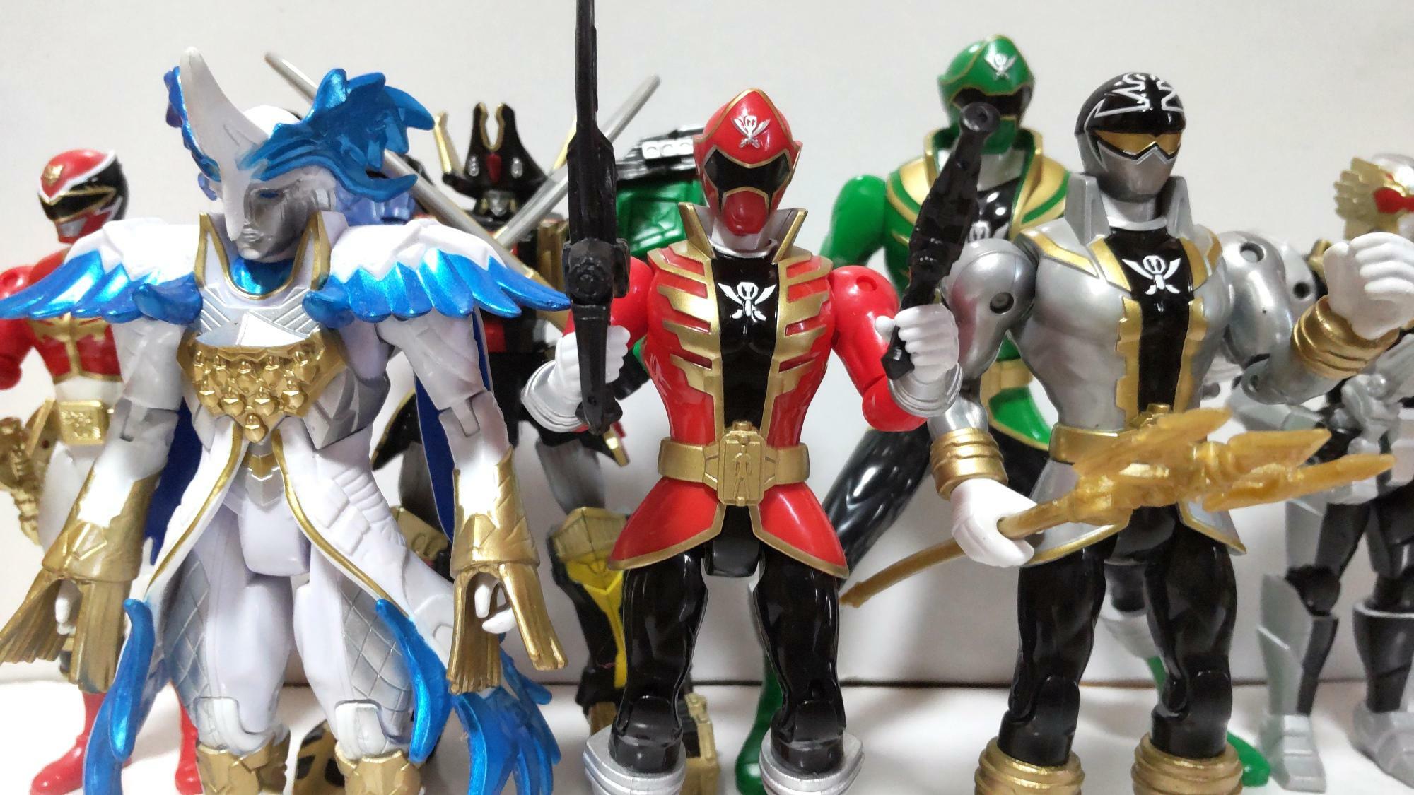 『Power Rangers Super Megaforce』放送時、米国ではアクションフィギュアを筆頭に玩具も多種多様な種類が発売されている。米国市場の特徴のひとつは「悪役も商品化する」ことである。