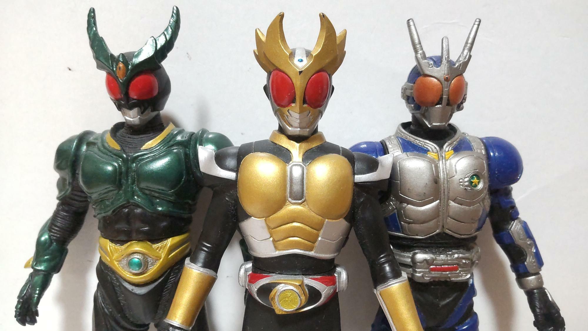 『仮面ライダーアギト（2001）』に登場する3人の仮面ライダー。（写真左より）仮面ライダーギルス、主人公の仮面ライダーアギト、そして本記事の主役である仮面ライダーG3（筆者撮影）。