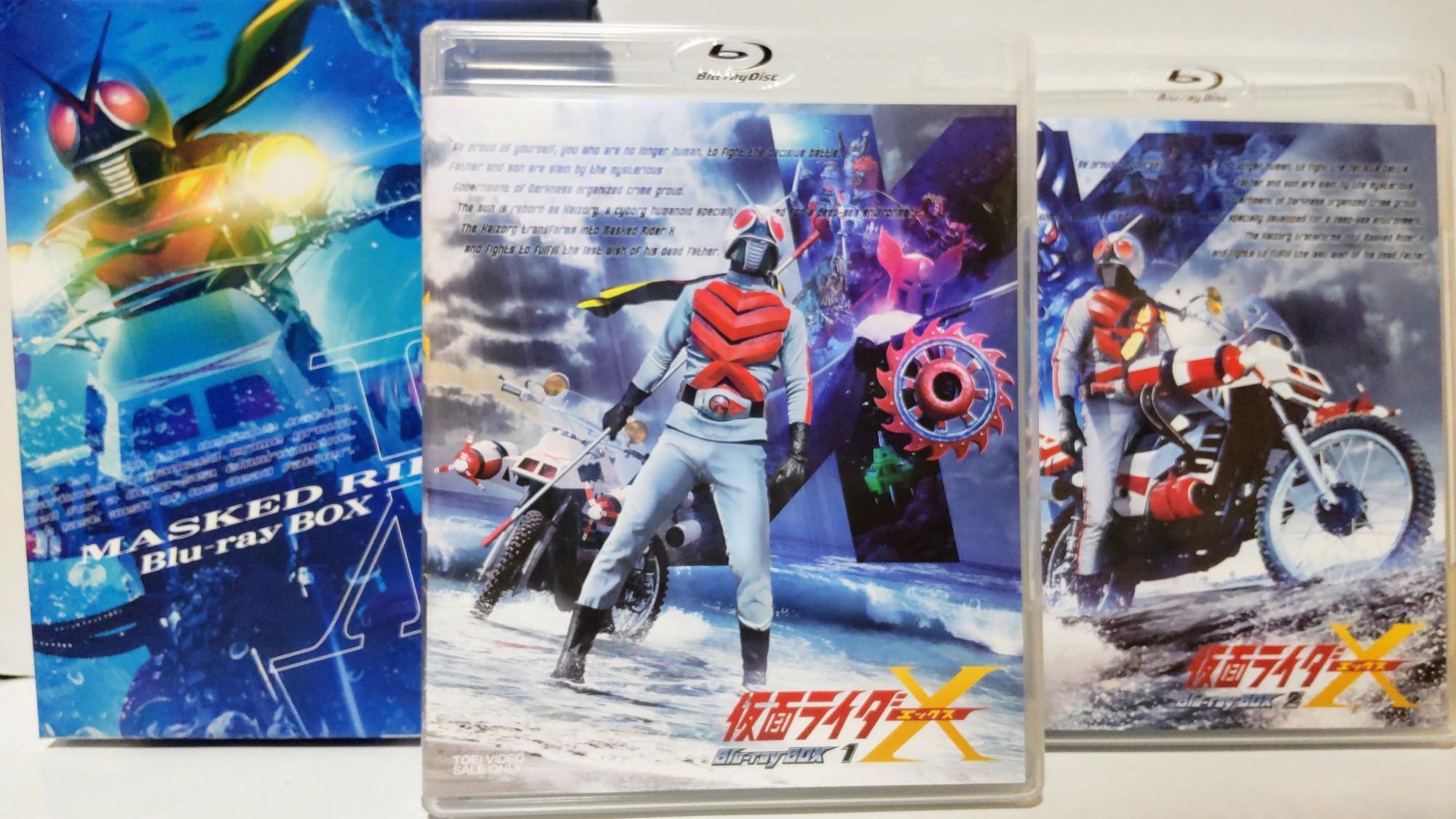 大ヒットした「仮面ライダー」はシリーズ化され、写真の『仮面ライダーX（1974）』をはじめ、次々に新たなテレビ番組が放送された(写真は東映ビデオより発売された本作のBlu-ray Box）。