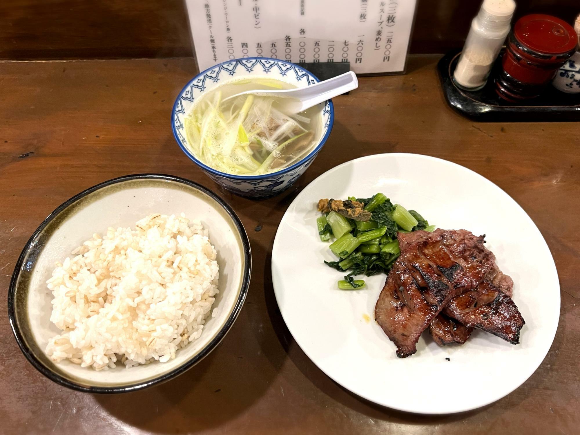 定食 1人前（3枚）2500円（牛たん焼、テールスープ、麦めし）