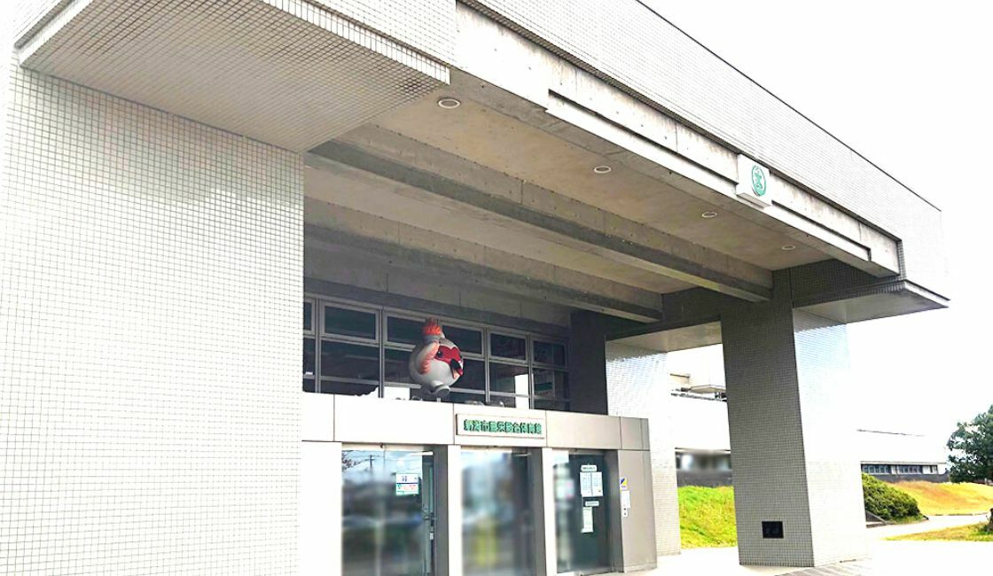 新潟市豊栄総合体育館の入口
