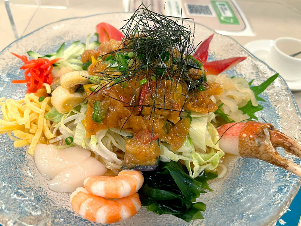 「海鮮冷やし麺」1650円(税･サービス料込)