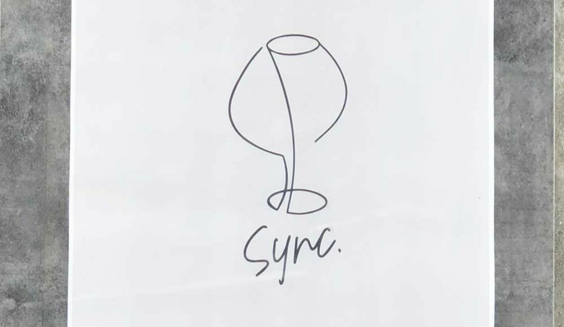 『cafe & bar Sync.』のロゴ