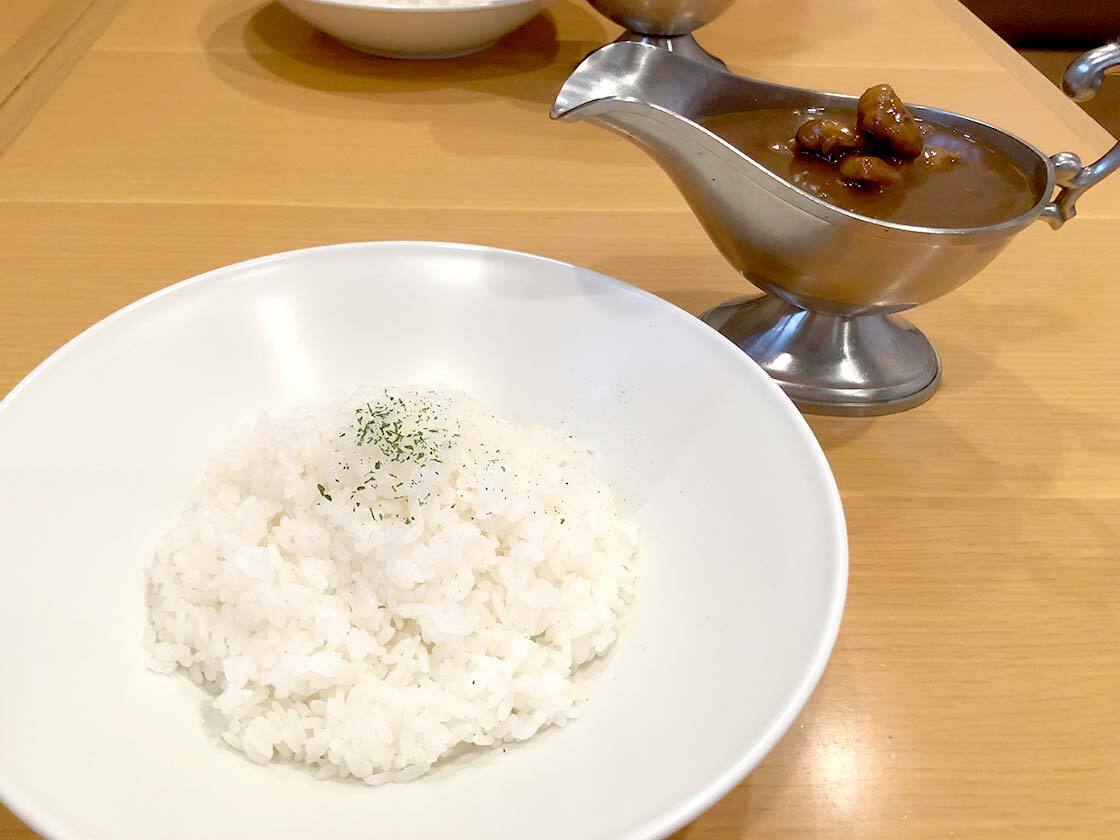 魔法のランプのような器に入ってるカレールー