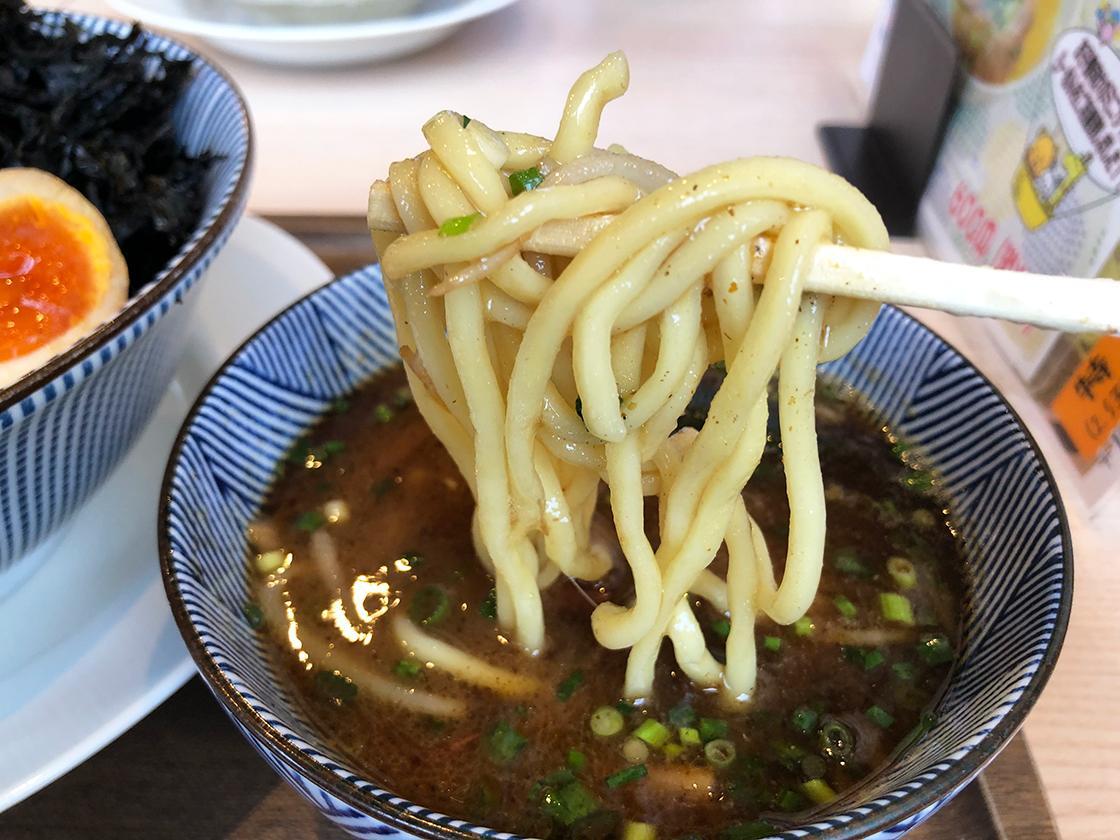 麺もモチモチ