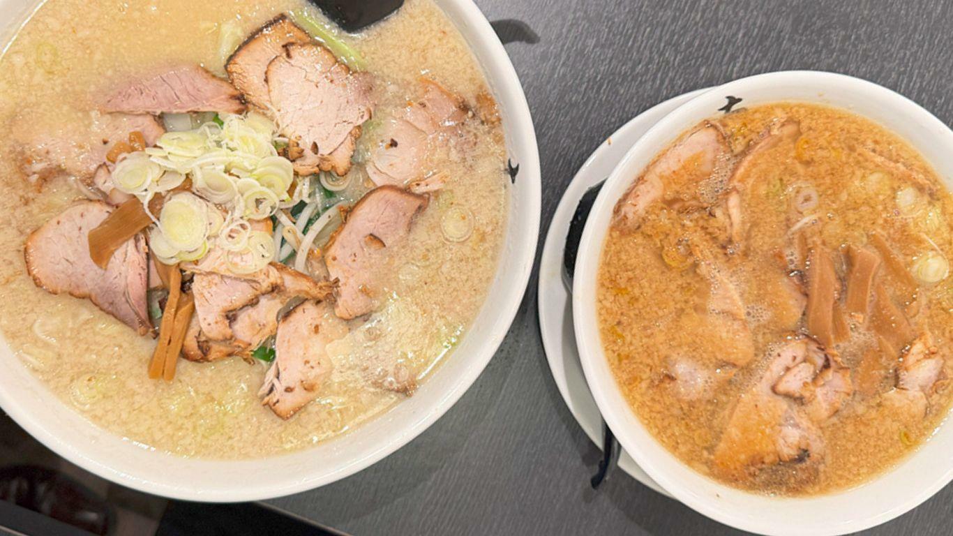 背脂みそラーメン(左) 背脂しょうゆラーメン(右)