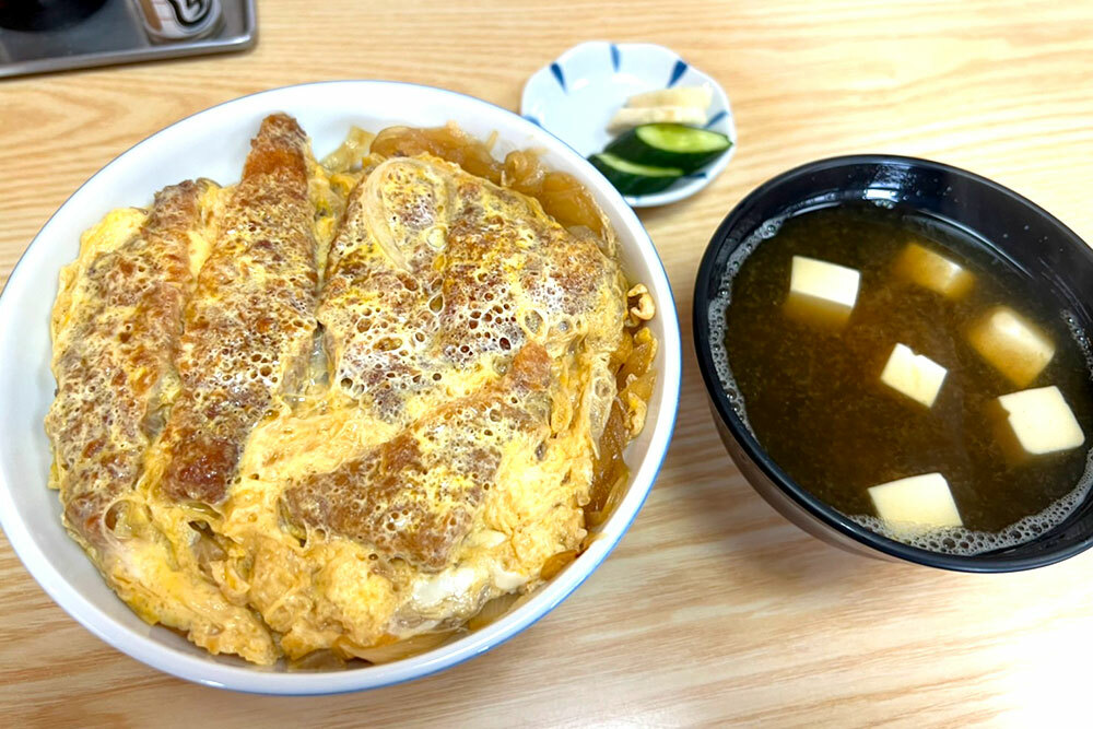 かつ丼860円(税込)