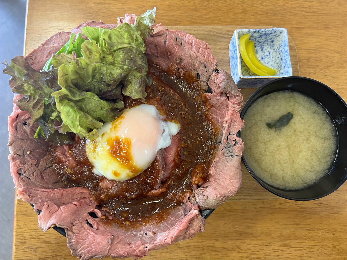 「ローストビーフ丼」