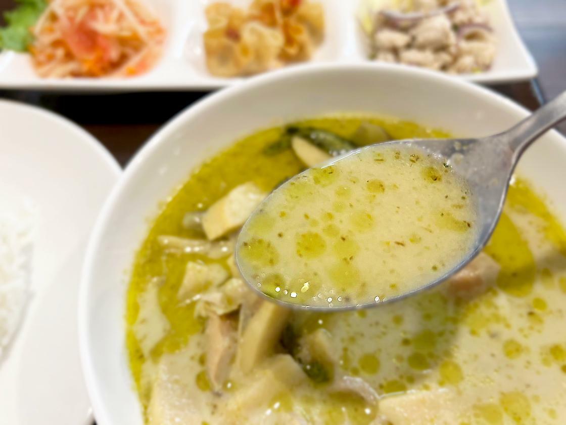 「グリーンカレー」のスープ