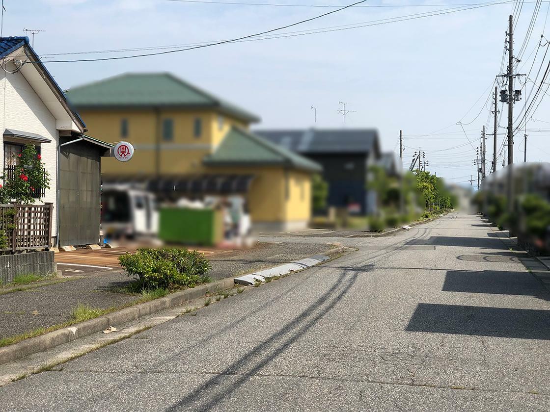 丸い看板が目印だよ!