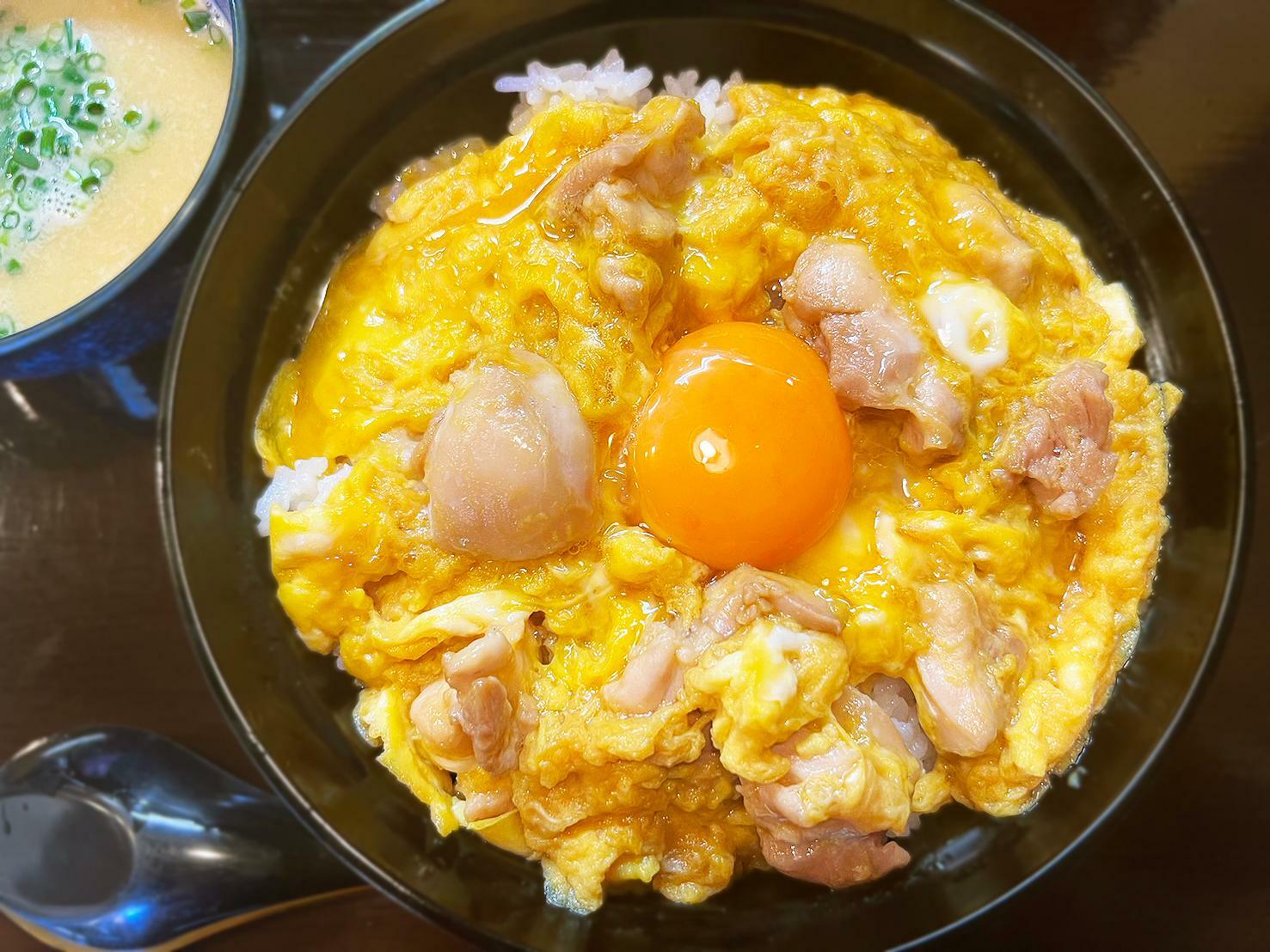 究極の親子丼 (※オープン前のため、実際の盛り付けと異なる場合がございます。)