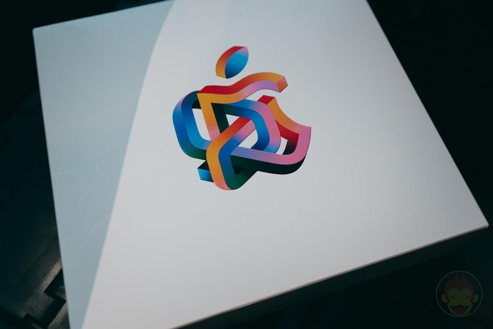 Apple 梅田 オープン記念ノベルティ Apple 梅田」オープン記念のノベルティはトートバッグ・ピンズ
