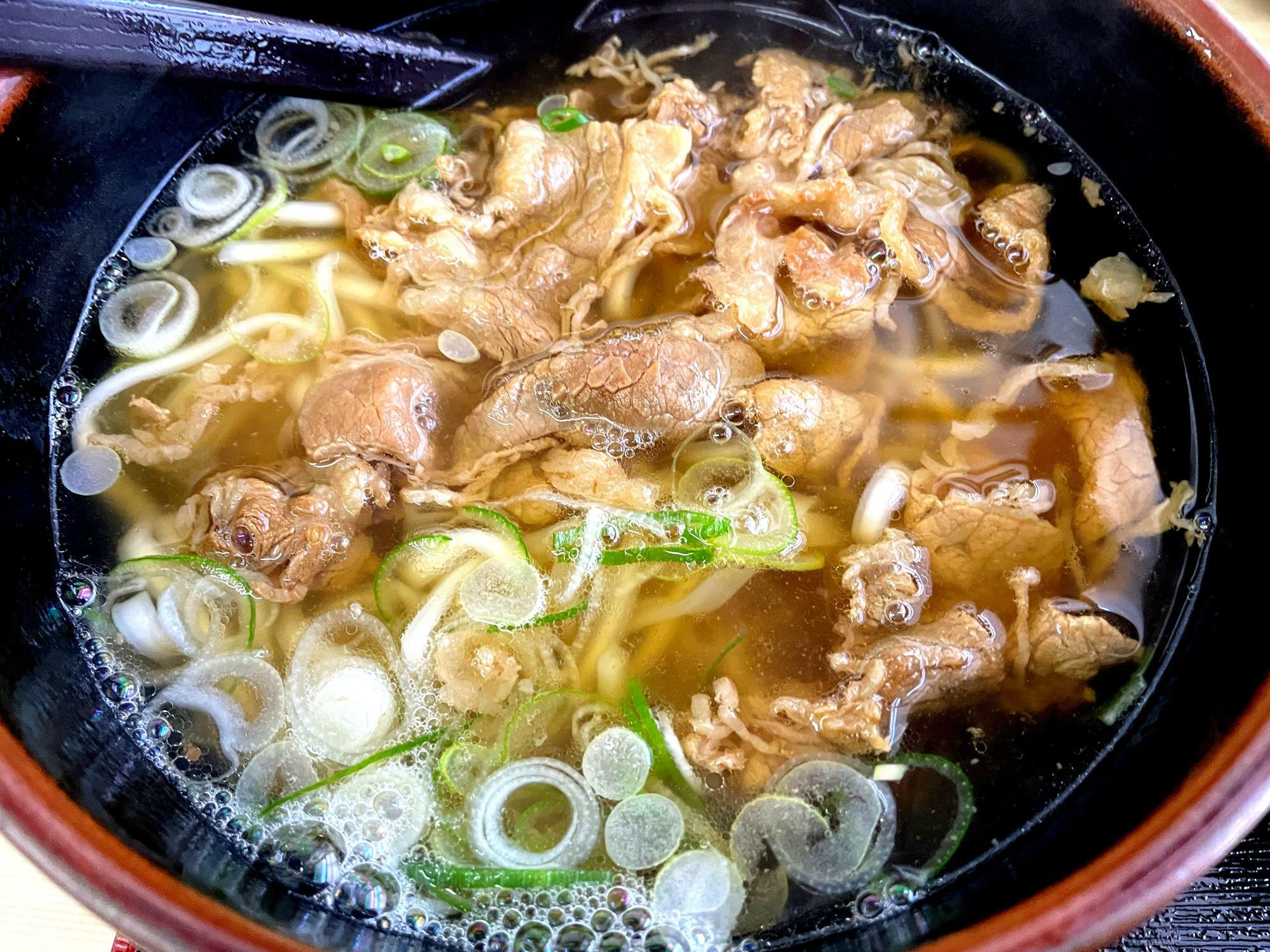 甘い肉の味が溶け出して出汁とよく合う