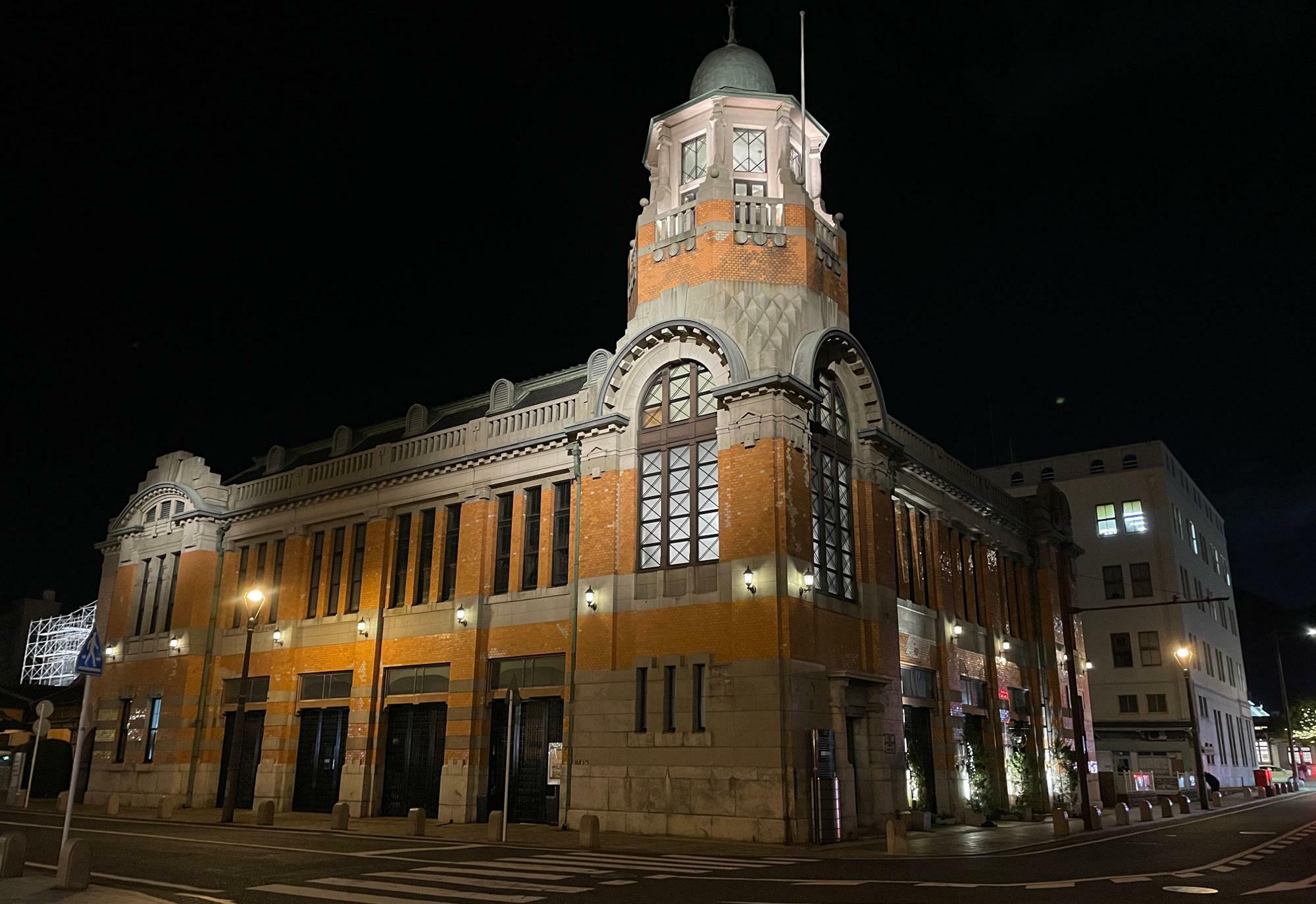 旧大阪商船ビルのライトアップ。有名な映画にも出てきましたね。