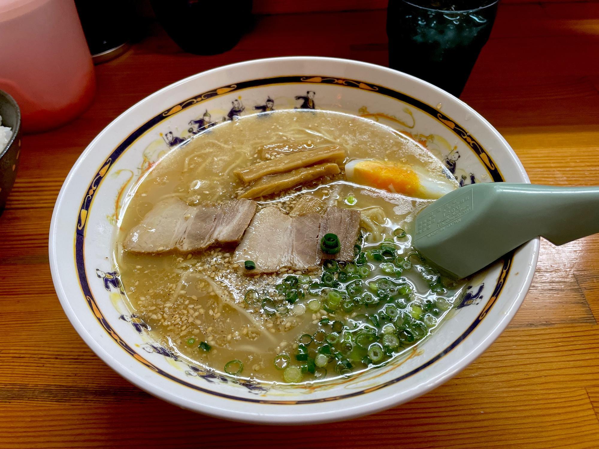 具だくさんのラーメン。