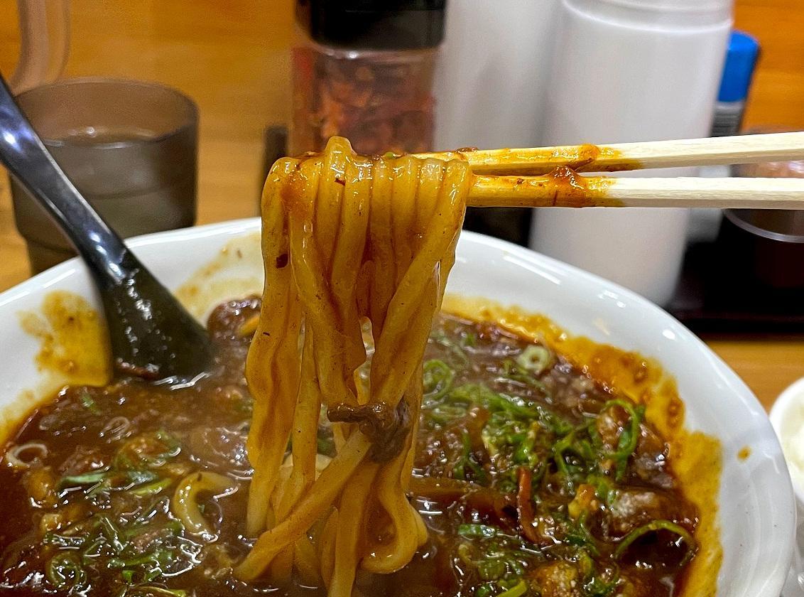 細麺にカレーが絡んで美味しい！のど越しも良くて食べやすい麺です。