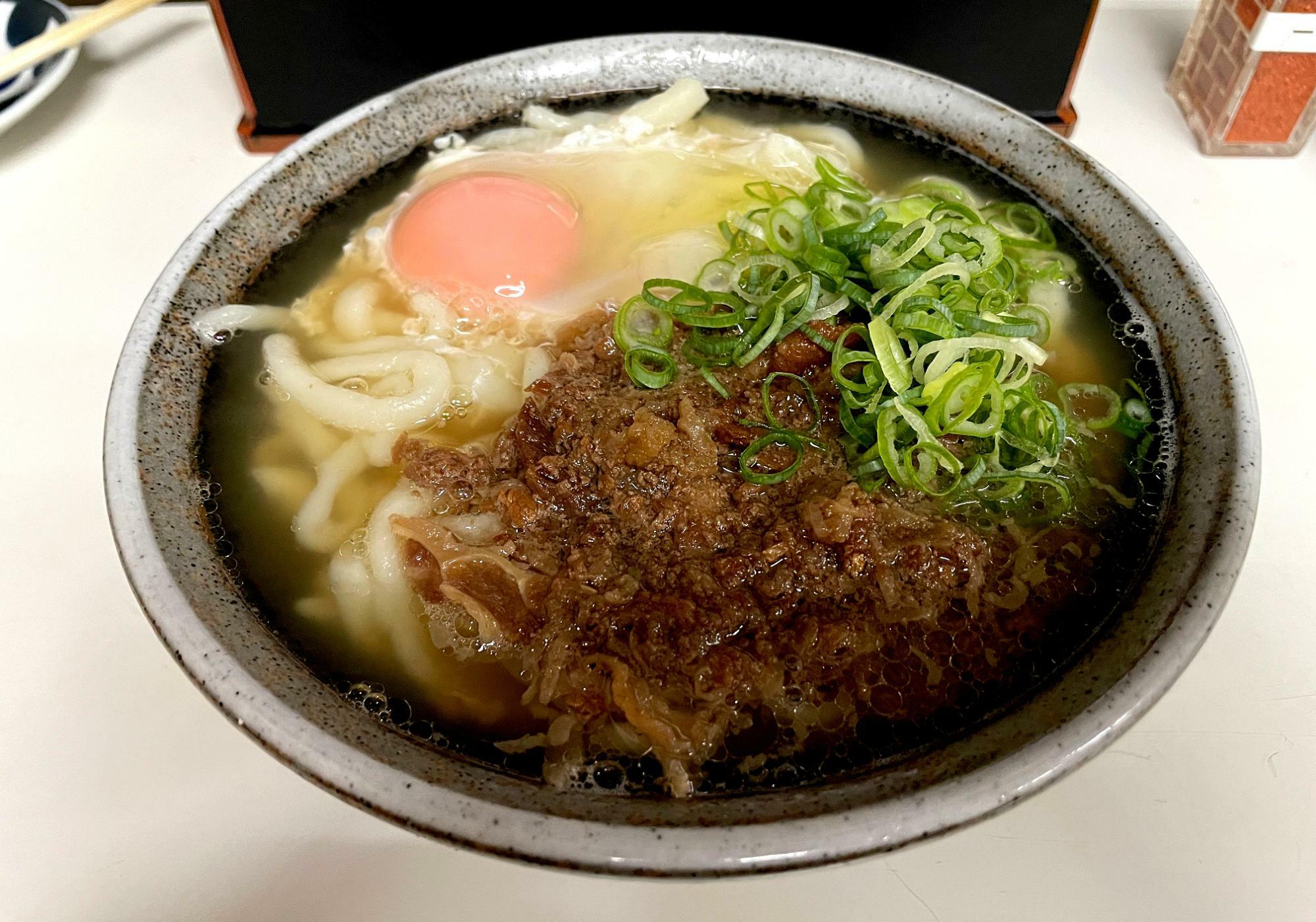 玉子うどん大盛り（肉サービス）520円