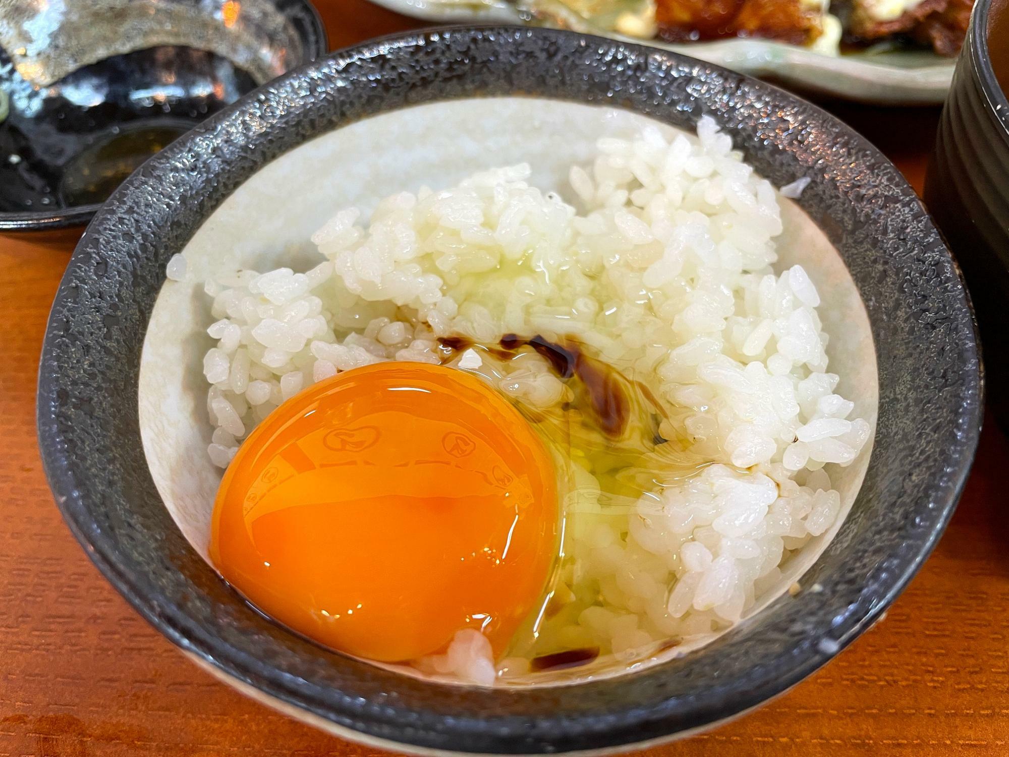 新鮮な卵で玉子かけご飯。