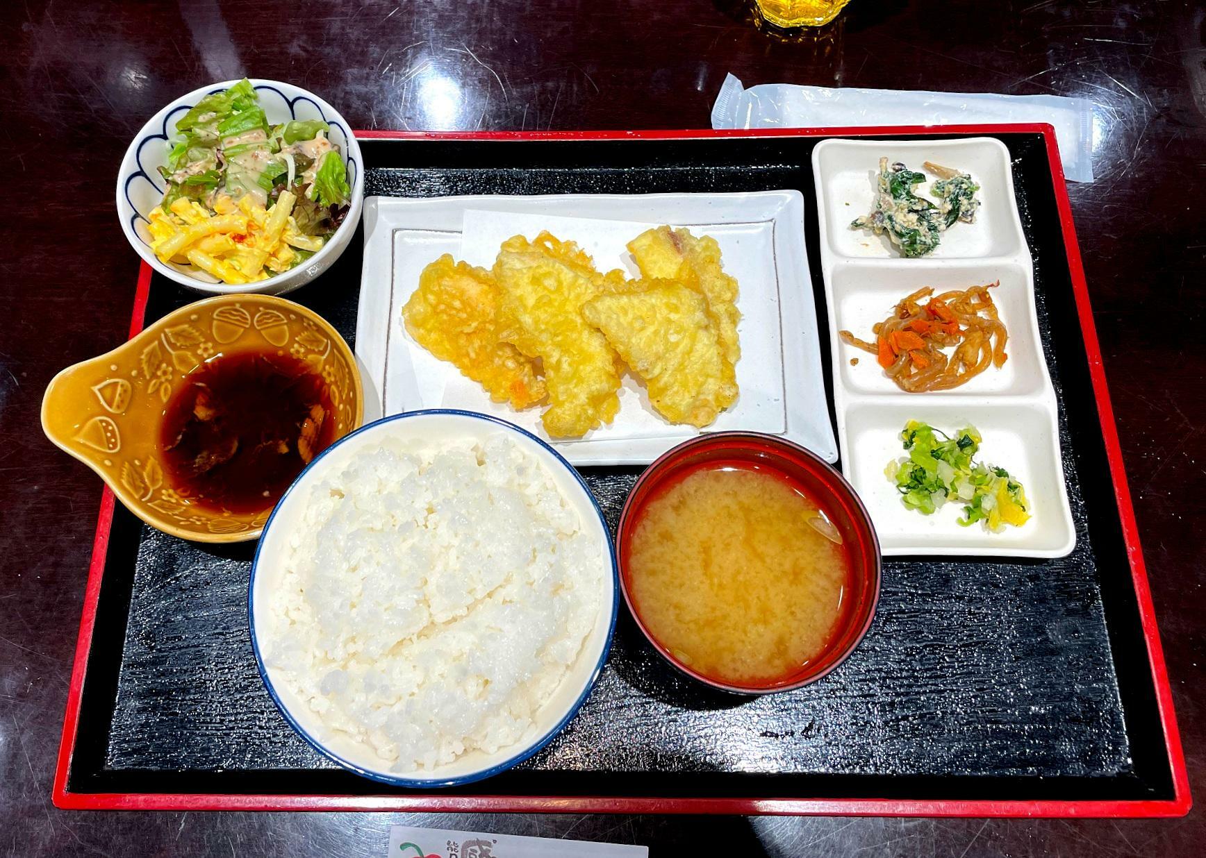 ご飯は大盛り無料！このラインナップで880円は安いでしょ。