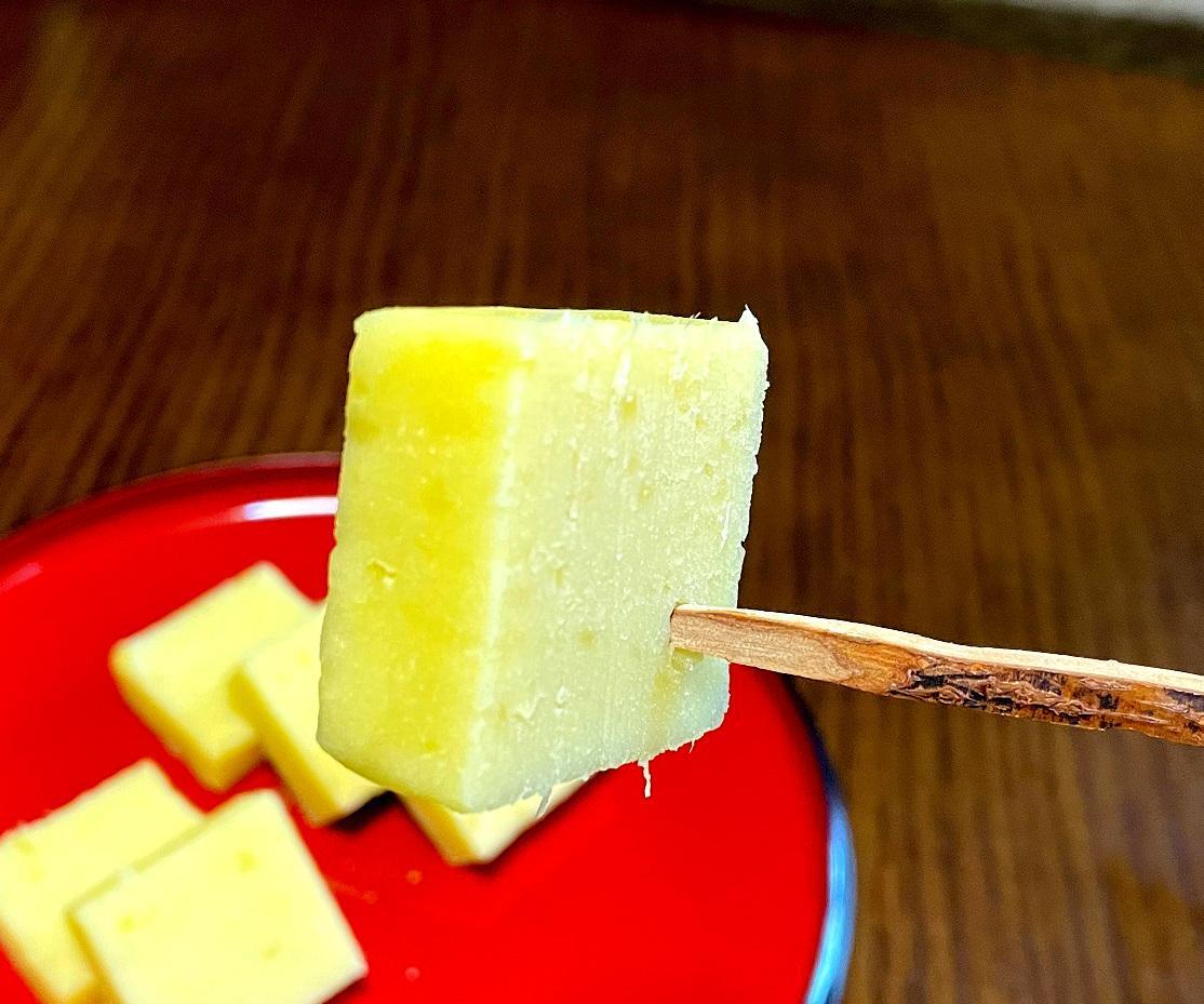 焼いもの繊維質がいきています。芋ようかんと、粒餡など小豆を使う餡は丸二日仕込みに時間がかかるそうです。